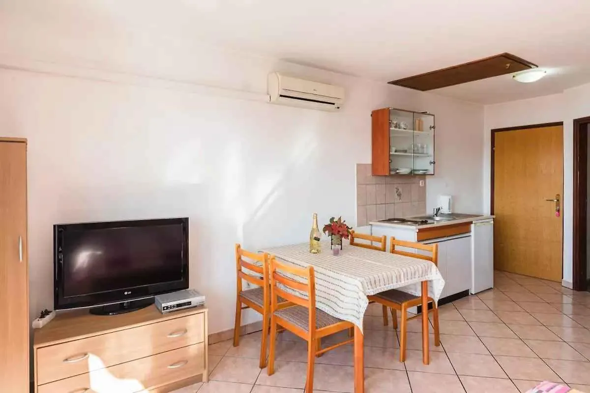 Apartment In Crikvenica 50555